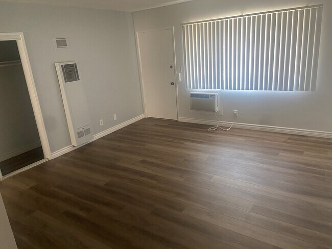 Building Photo - 832 N Azusa Ave