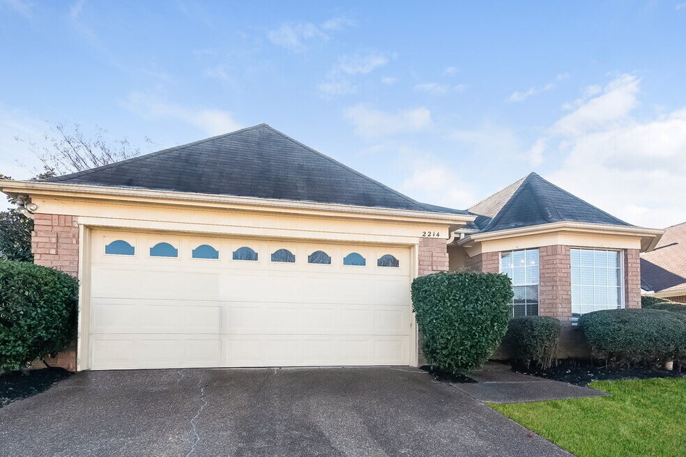 2214 Lake Hill Ct