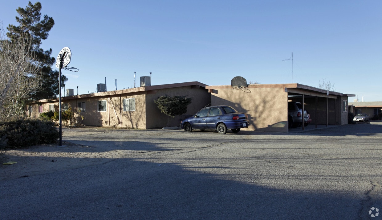 Primary Photo - 17592 Lemon St