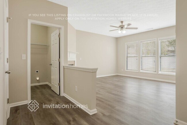 Foto del edificio - 76 Laurelton Cir