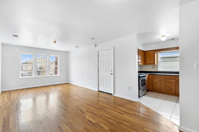 Building Photo - 296 Sussex Ave