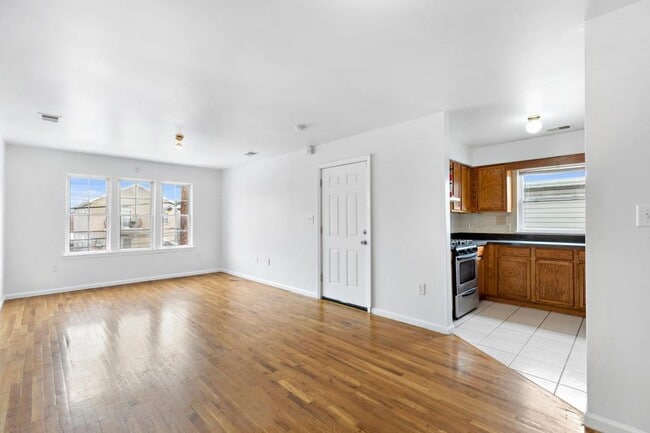 Foto del edificio - 296 Sussex Ave