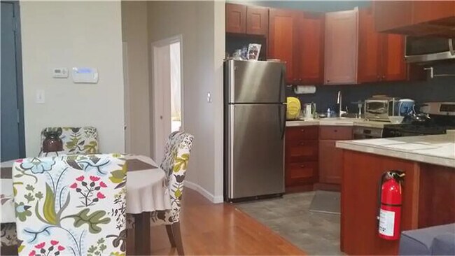 Building Photo - 366 Lewis Ave