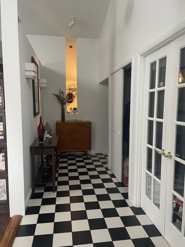 Building Photo - 231 Strawberry Hill Cir