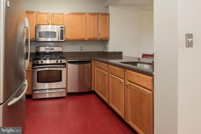 Foto del edificio - 7111 Woodmont Ave