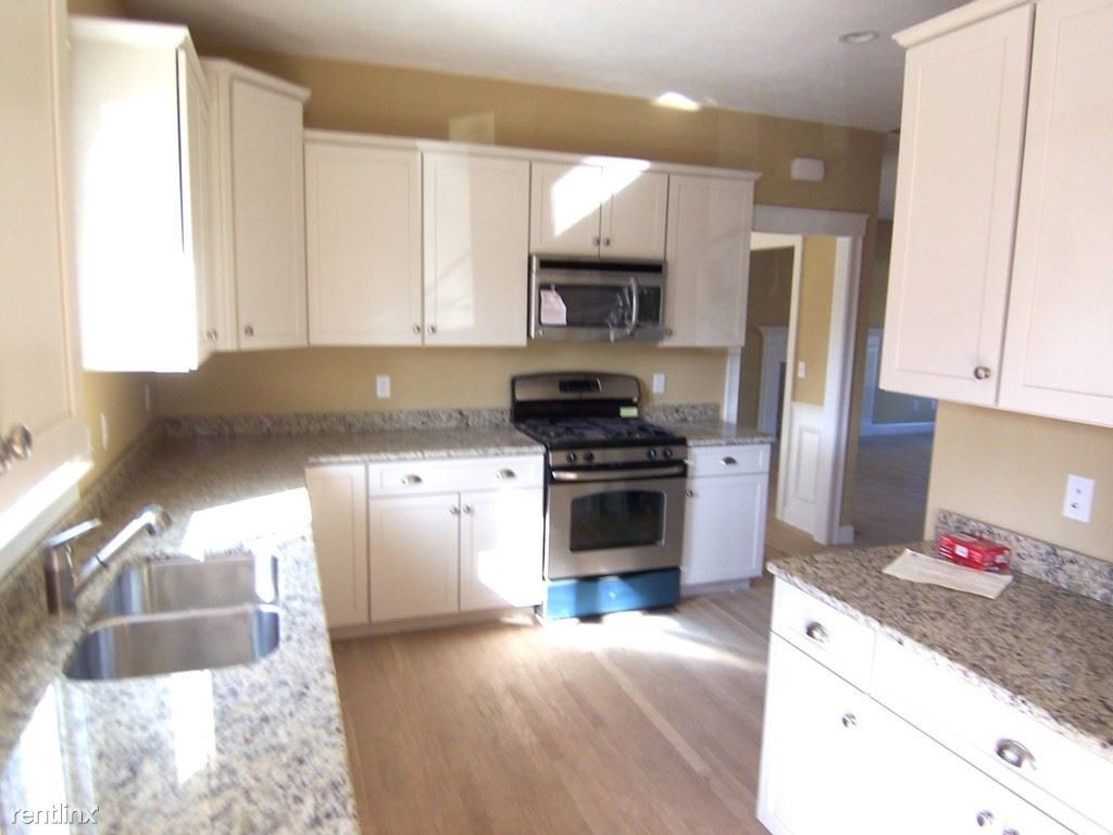 Primary Photo - 3 br, 2.5 bath House - 7 Auburn St