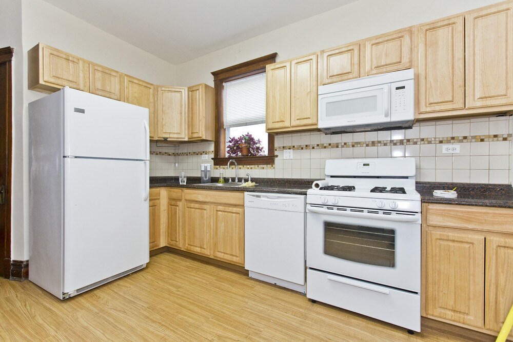 Primary Photo - 1476 W Farragut Ave