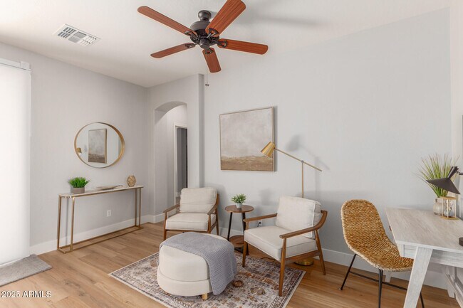 Foto del edificio - 3725 E Meadowview Dr