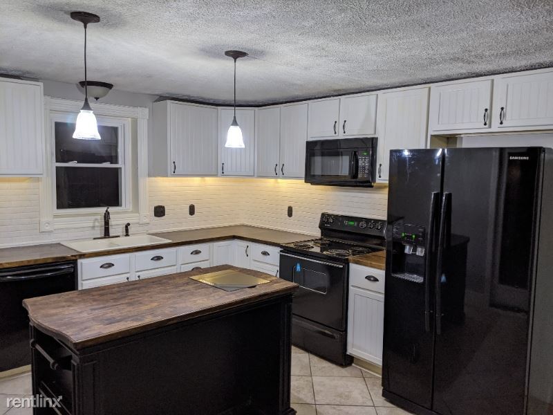 Foto principal - 3 br, 1.5 bath House - 23 N. Sycamore St.