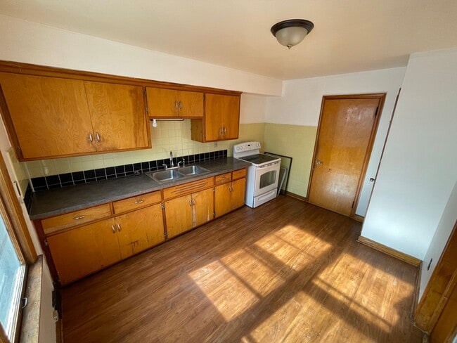Foto del edificio - 3281 N 58th St