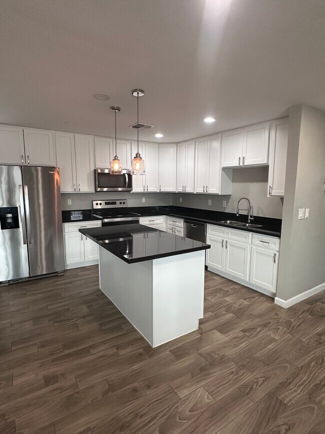 Foto del edificio - 1449 N Wycliff Cir