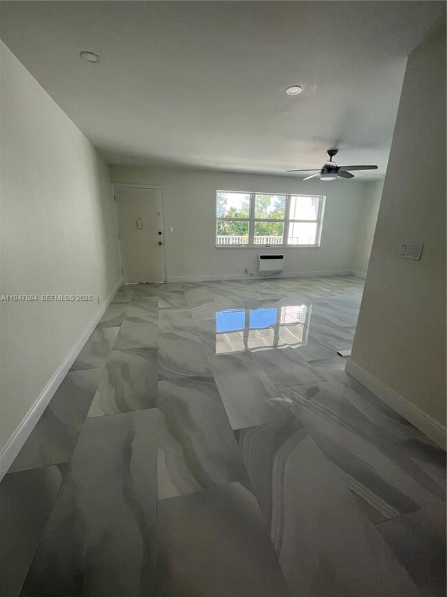 Foto del edificio - 3922 NE 166th St