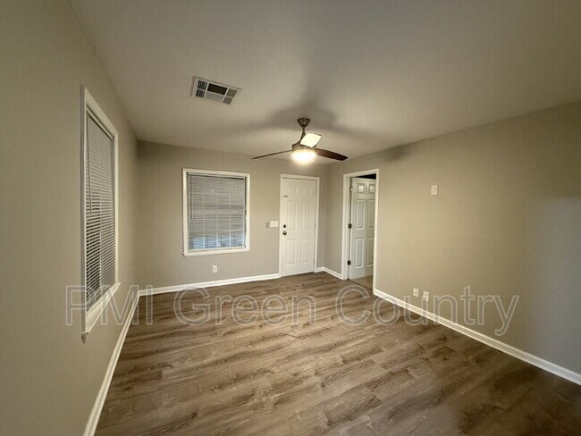 Foto del edificio - 203 W Knoxville St