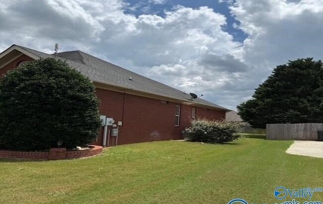 Building Photo - 110 Arrow Path Dr