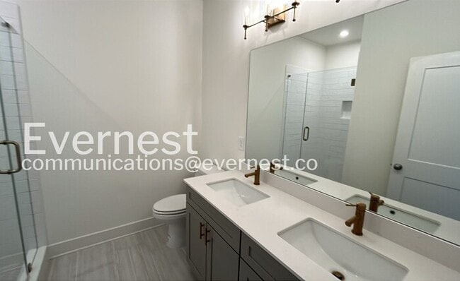 Foto del edificio - 724 Belletrace Cir