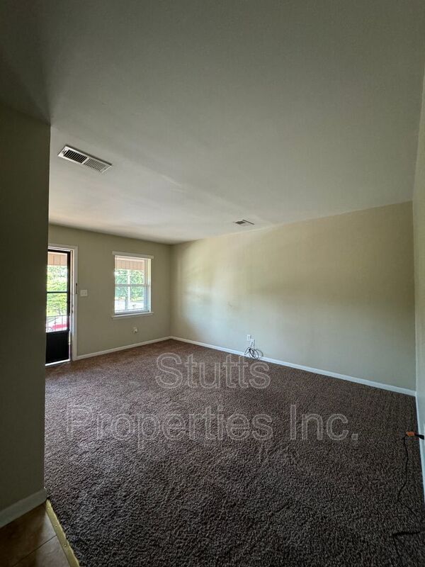 Foto principal - 900 W Montgomery Ave