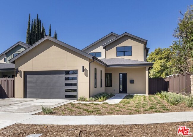 Foto del edificio - 7331 Whitaker Ave