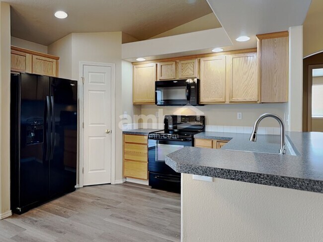 Building Photo - 684 E Full Moon St