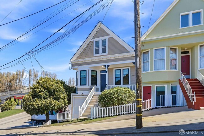 Building Photo - 1529 Hampshire St