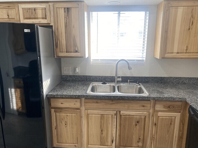 Building Photo - 529 E Desert Dr