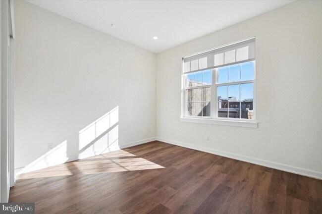 Foto del edificio - 2513 N Howard St