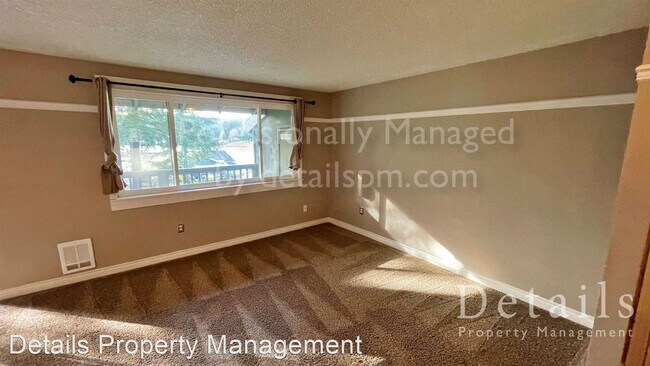 Foto del edificio - 2001 Northlake Way NW