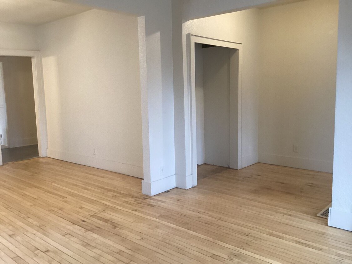 Primary Photo - 2135-2137 N. 48th St