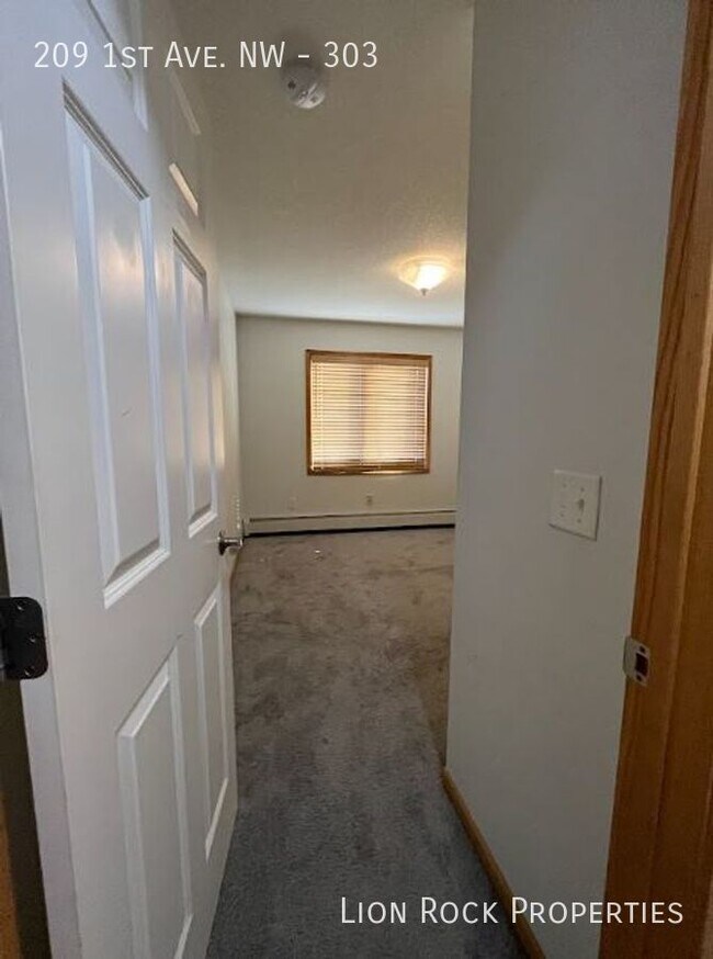 Building Photo - Spacious 2-Bedroom Haven in Osseo for $1,2...