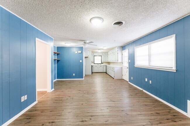 Building Photo - Wonderful 3/2/2 for Rent!