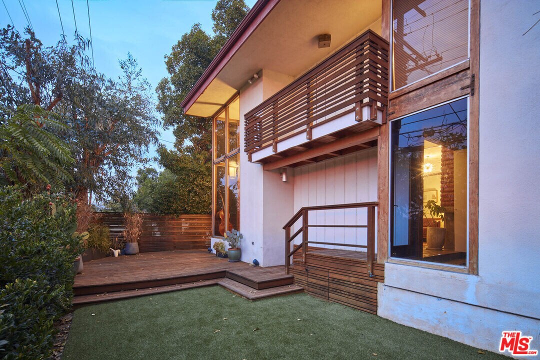 11217 Sunshine Terrace Houses in Los Angeles, CA Westside Rentals