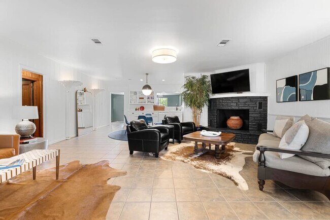 Foto del edificio - 202 Woodcreek Dr