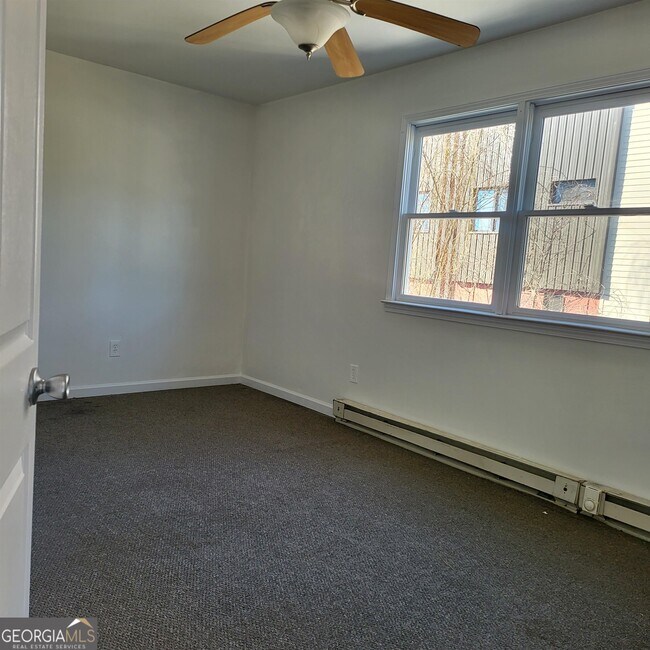 Foto del edificio - 513 Winton Terrace NE