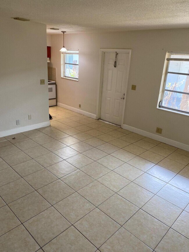 Foto del edificio - 220 SW 8th St