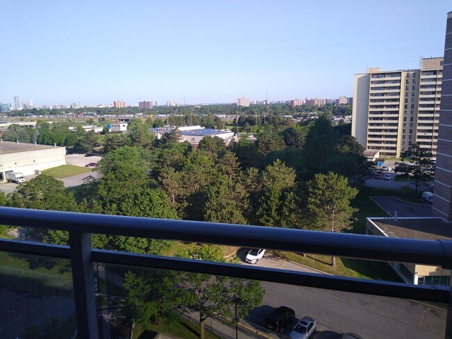 Building Photo - 12 Shandon Dr