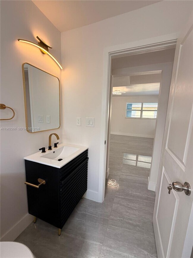 Foto del edificio - 809 NW 12th Ave