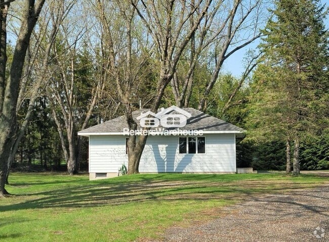 Building Photo - 655 Moon Lake Dr NE