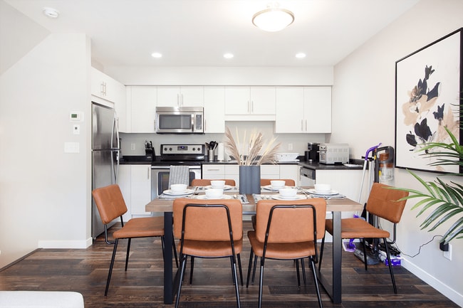 Salle à manger - Lumen Townhomes