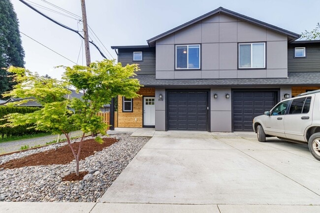 Building Photo - Move In Ready 3 Bedroom 2.5 Bathroom with ...