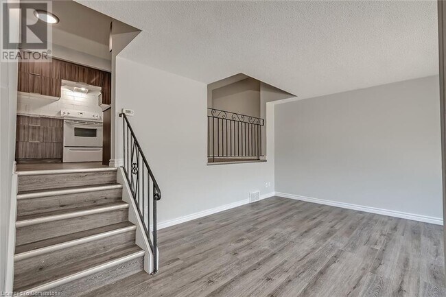 Building Photo - 260 Montmorency Dr