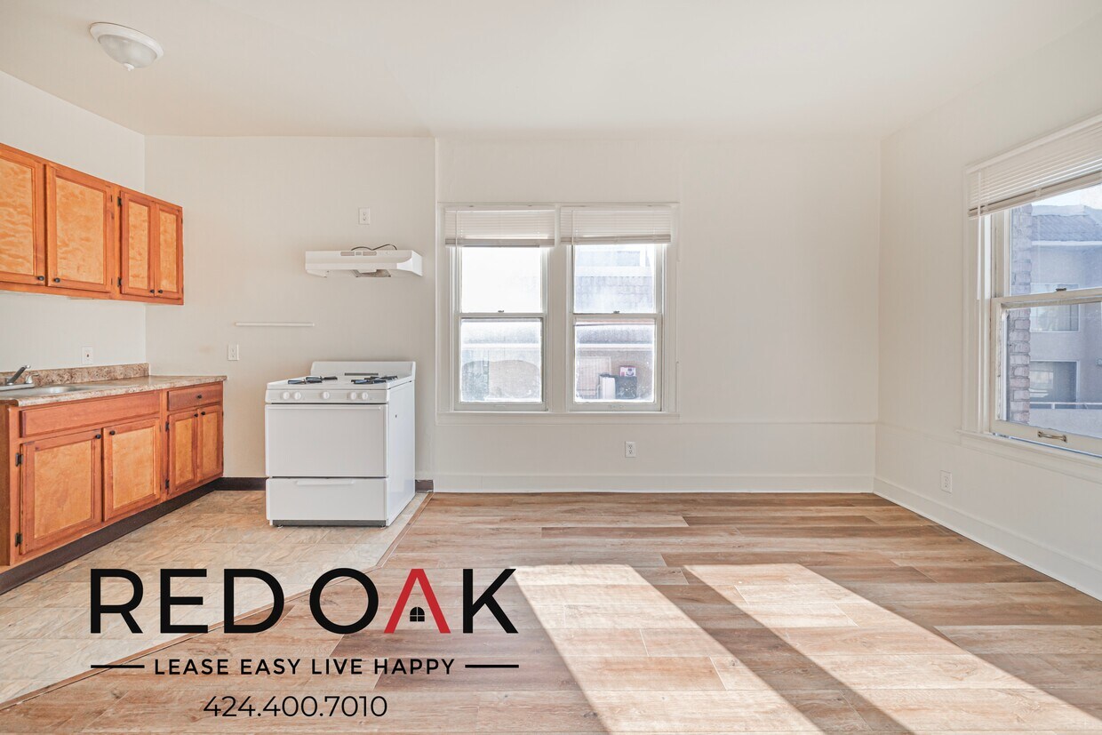 Foto principal - 537 S Kenmore Ave