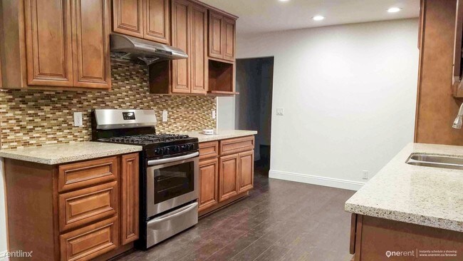 Foto del edificio - 141 Farnham Ct