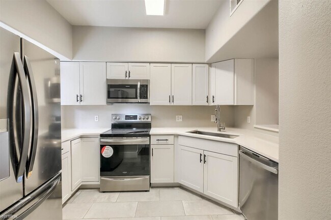 Building Photo - 3 br, 2 bath Condo - 8690 Decatur Street 207