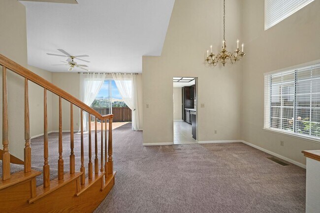Building Photo - 1319 Strawberry Ct