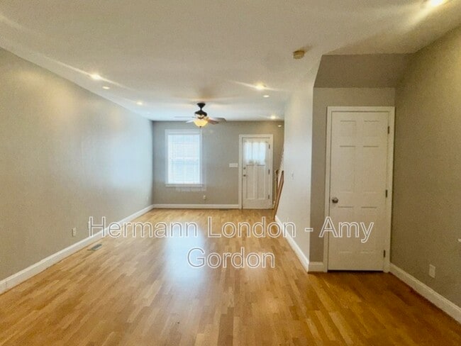 Building Photo - 2145 Victor St