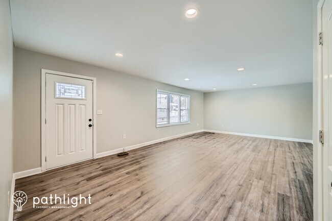 Building Photo - 6410 Oak Street