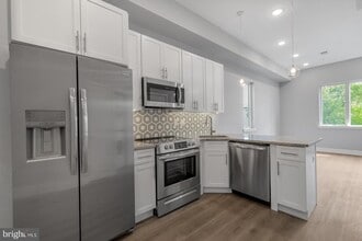 Building Photo - 2119 N Front St