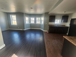 Building Photo - 66 Maple Ave