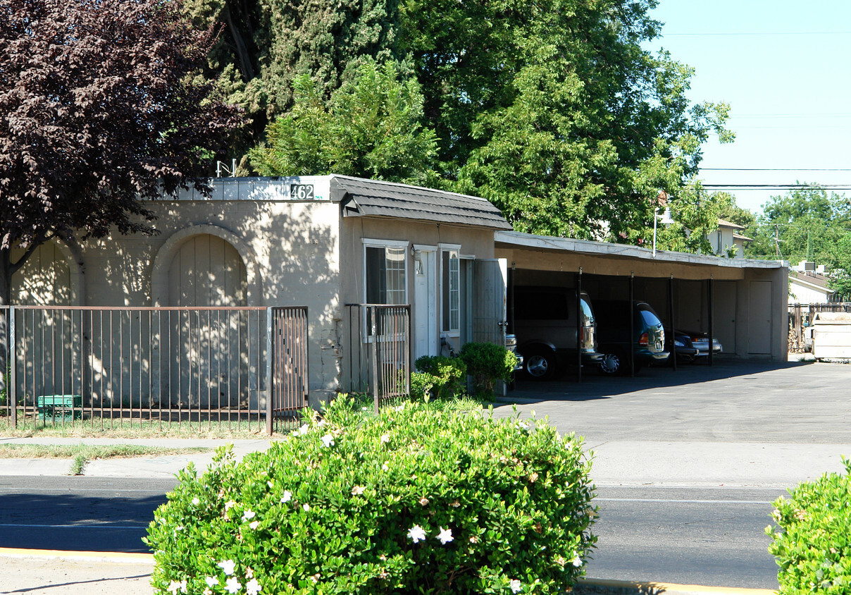 Building Photo - Chestnut Apartments