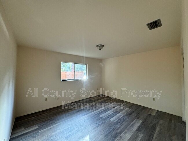 Building Photo - 2114 NW 55th Blvd