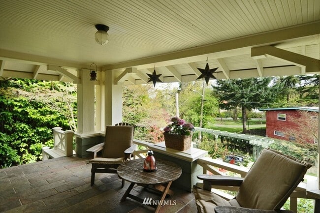 Building Photo - Big Charm in Madison Valley 4 bd 3 ba